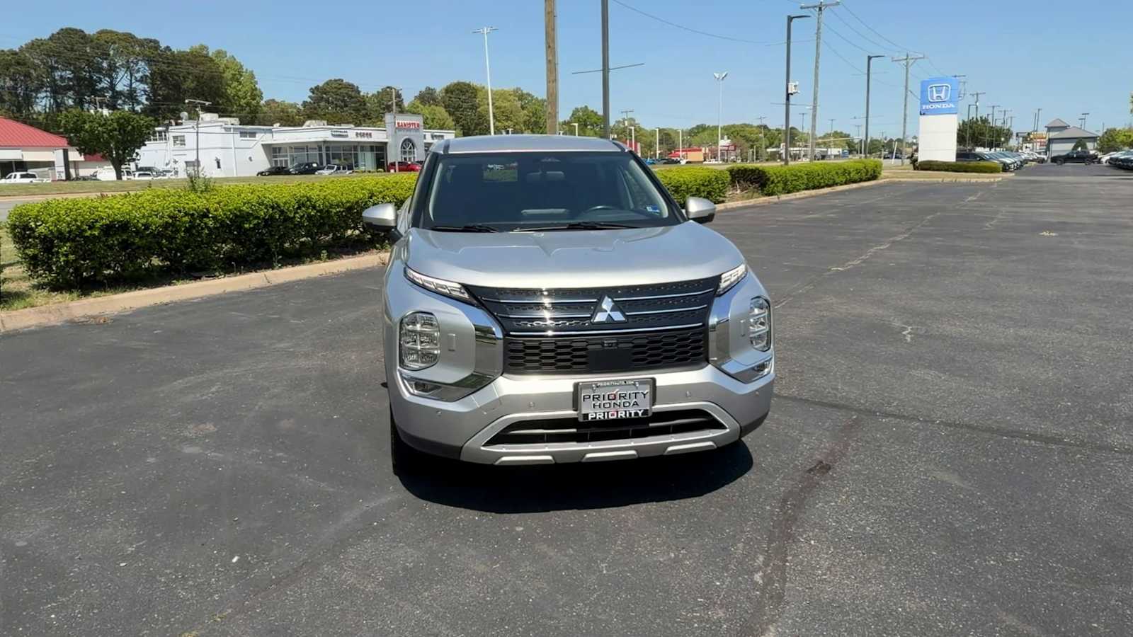 Thumbnail: 2024 Mitsubishi Outlander - 3