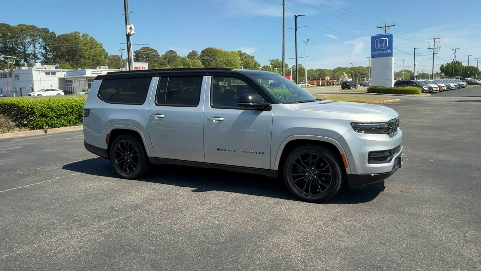 Thumbnail: 2024 Jeep Grand Wagoneer L - 2