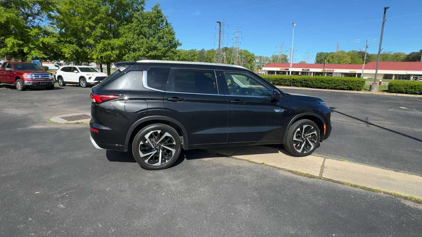 Thumbnail: 2024 Mitsubishi Outlander - 9