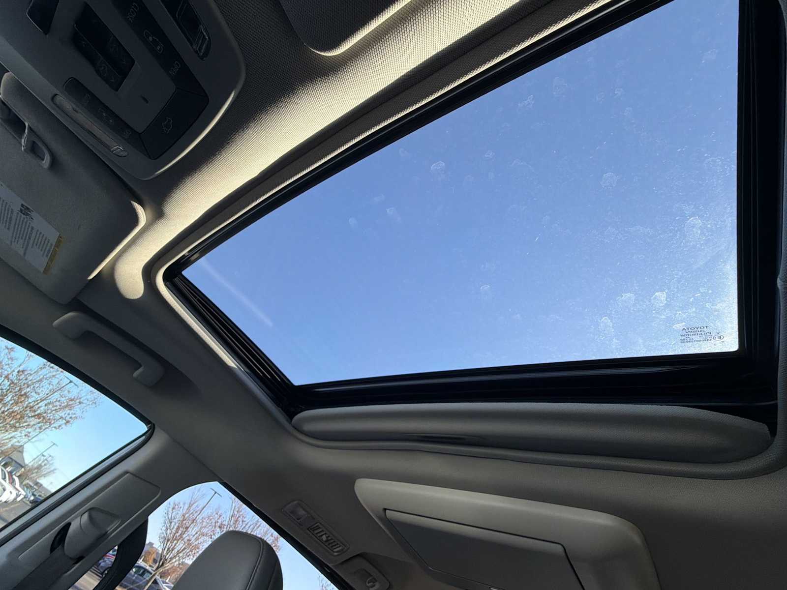 Thumbnail: 2021 Toyota Sienna - 16