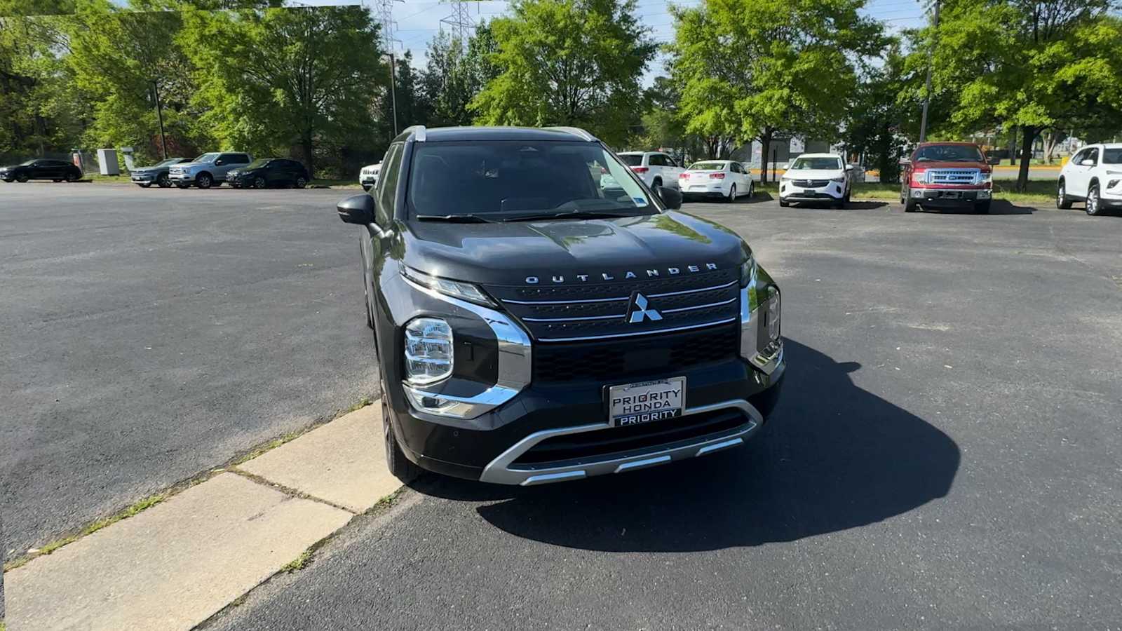 Thumbnail: 2024 Mitsubishi Outlander - 3