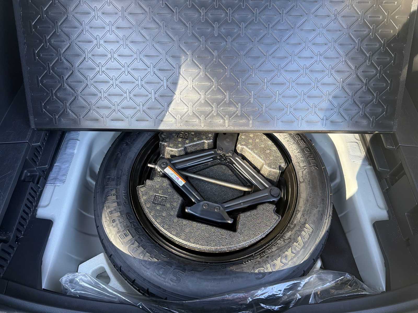 Thumbnail: 2023 Toyota RAV4 - 20