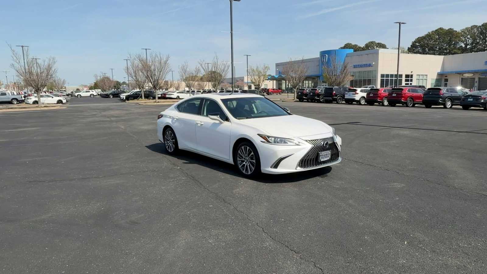 Thumbnail: 2019 Lexus ES - 2