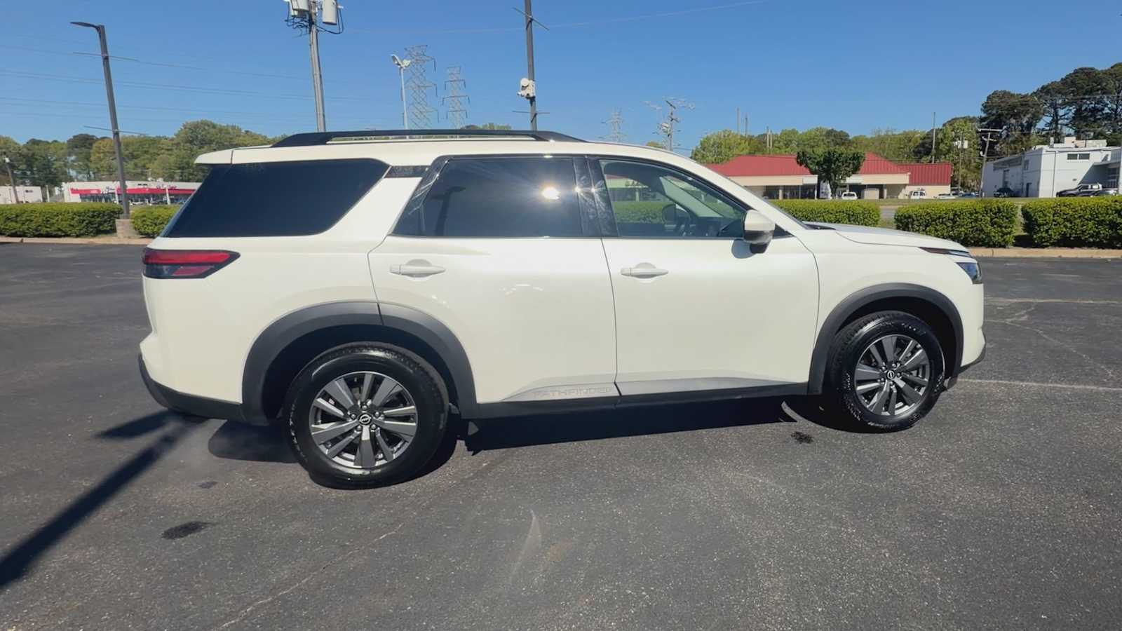 Thumbnail: 2024 Nissan Pathfinder - 9