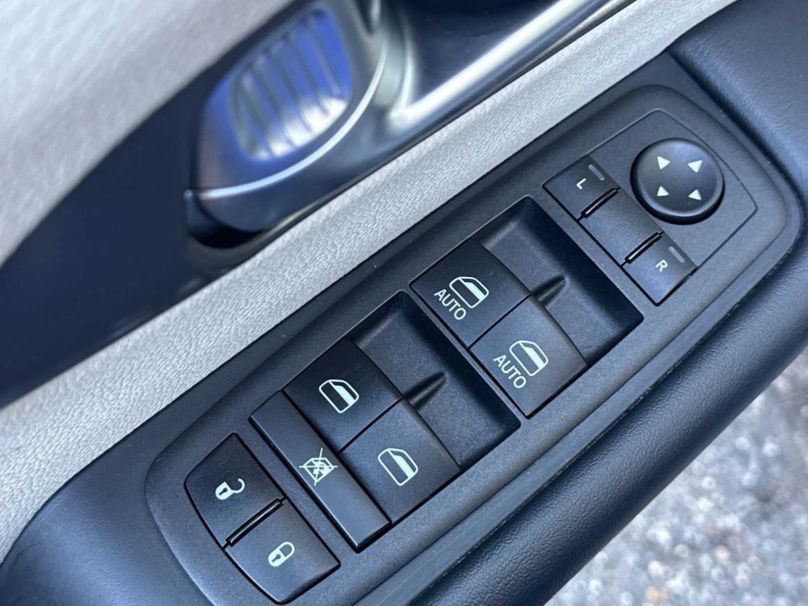 Thumbnail: 2023 Chrysler Pacifica - 15