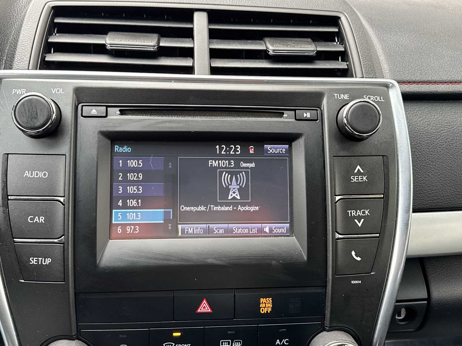 Thumbnail: 2017 Toyota Camry - 12