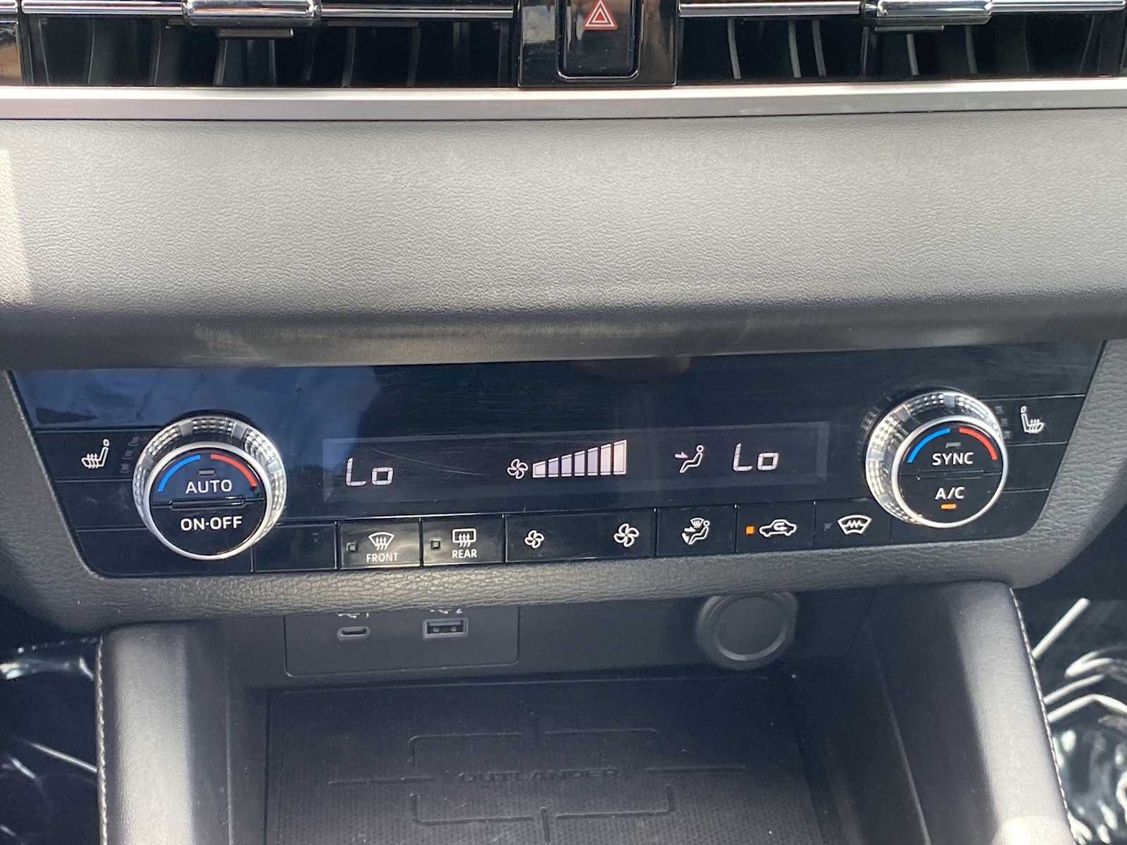 2023 Mitsubishi Outlander Black Edition 16