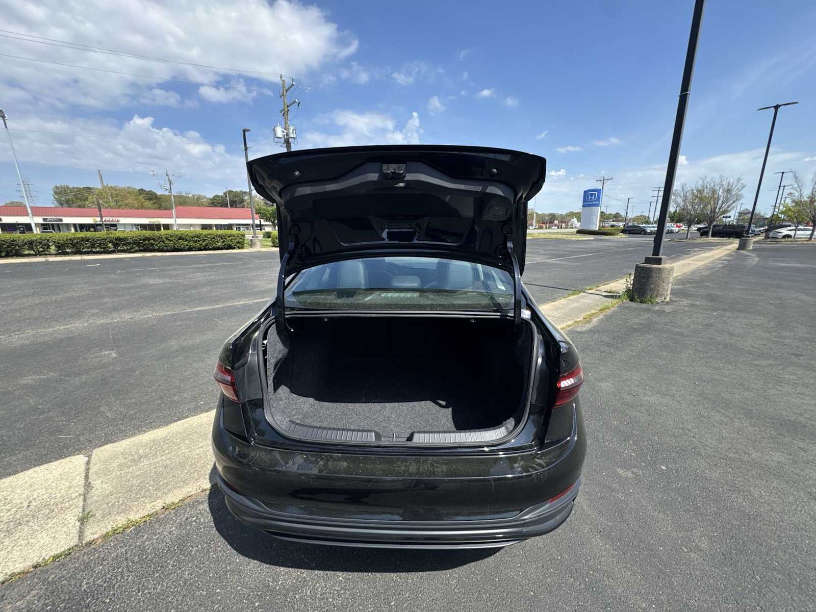 Thumbnail: 2024 Volkswagen Jetta - 20