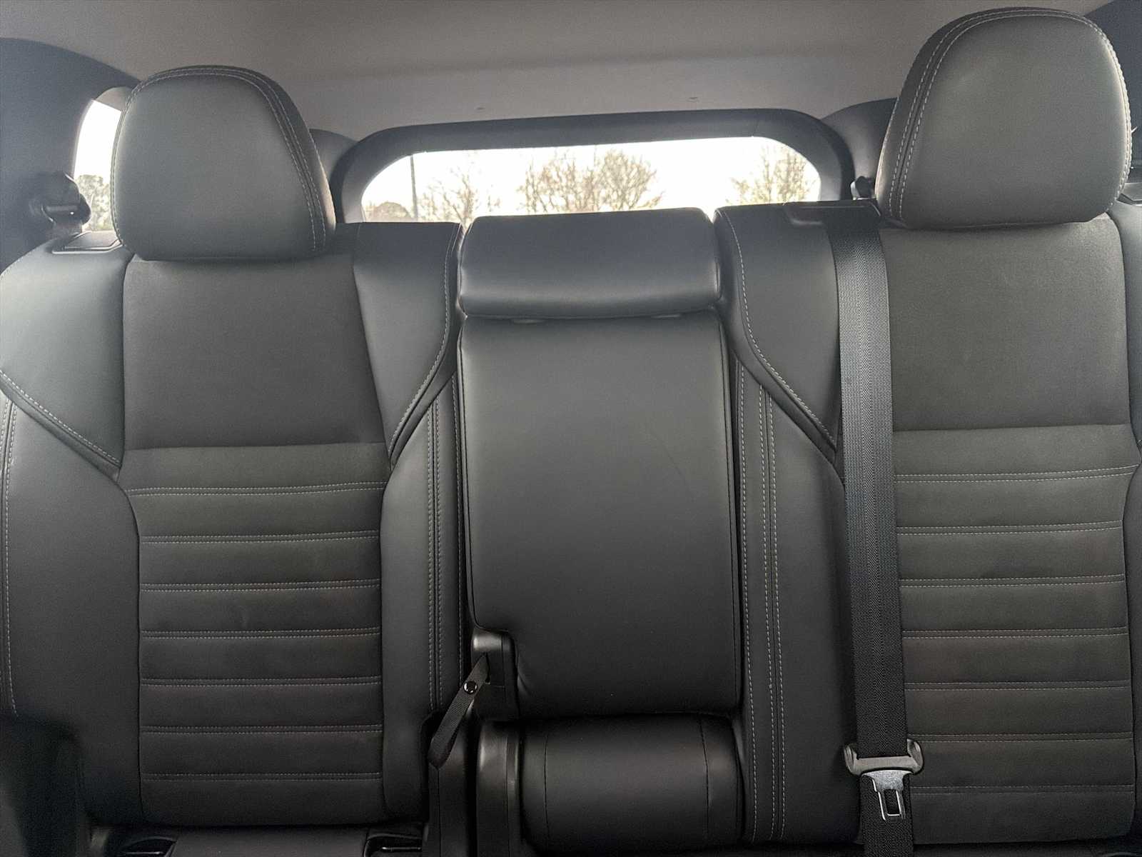 Thumbnail: 2024 Mitsubishi Outlander - 25