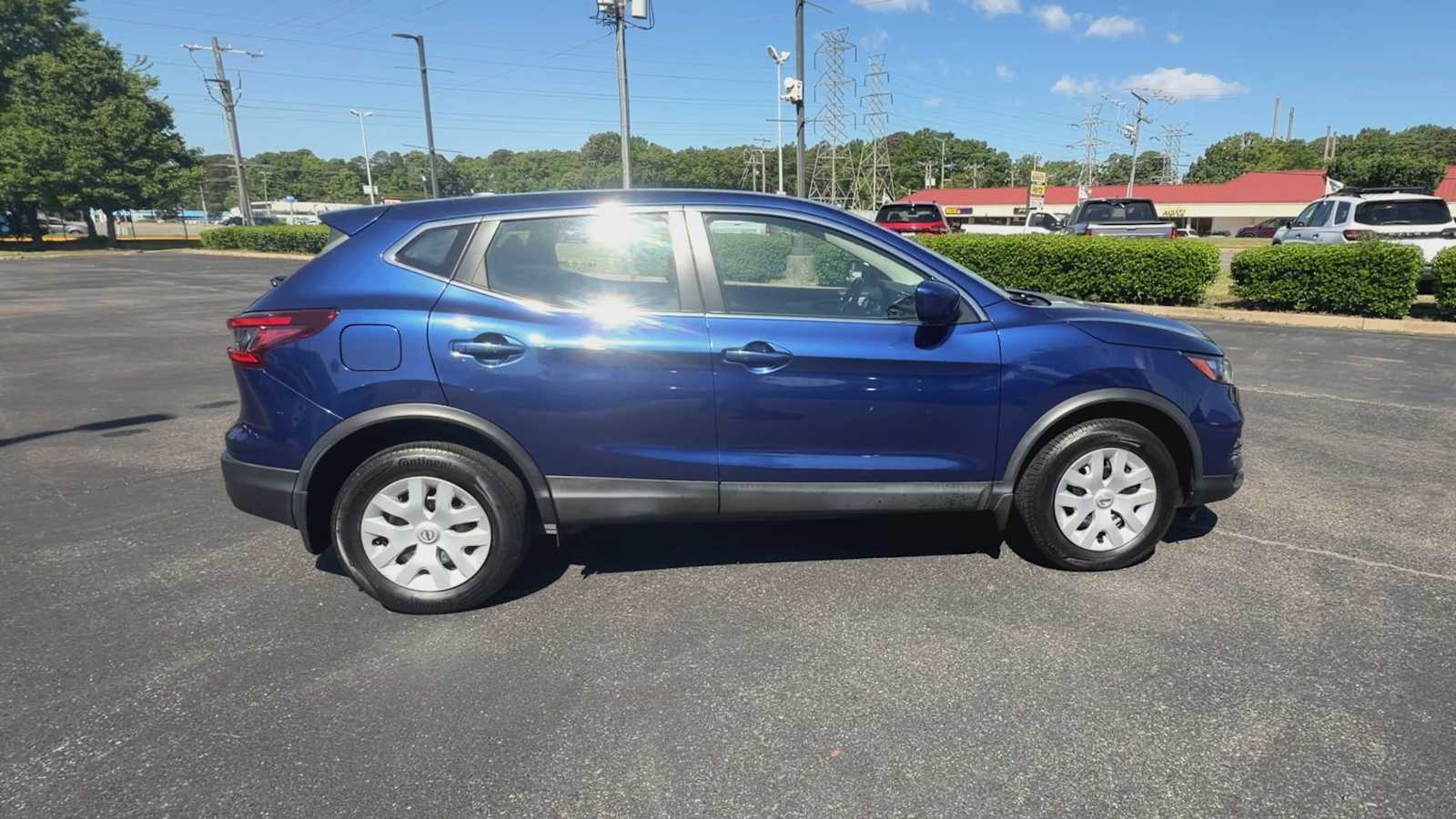 Thumbnail: 2020 Nissan Rogue Sport - 9