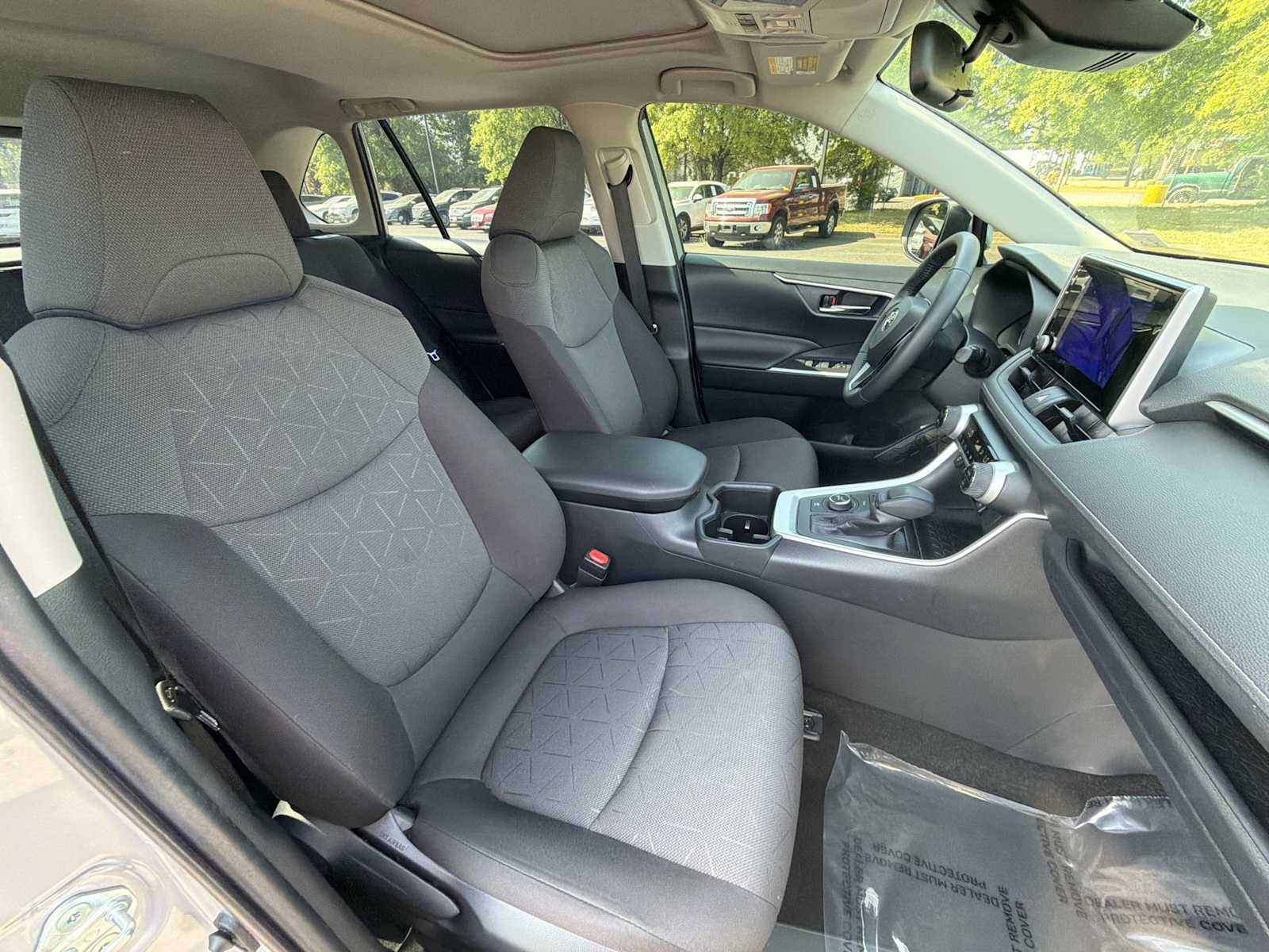 Thumbnail: 2023 Toyota RAV4 - 25