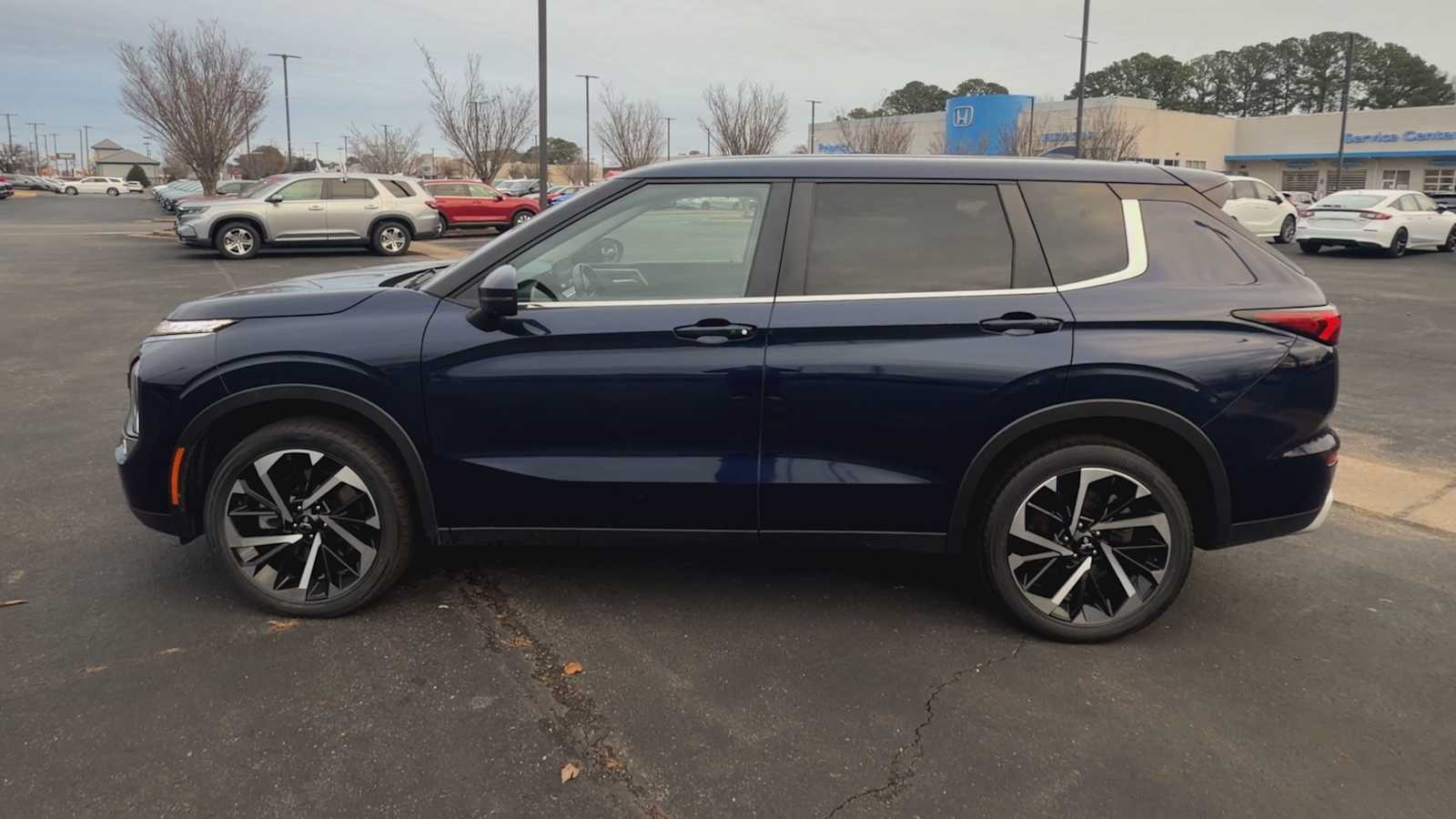 Thumbnail: 2024 Mitsubishi Outlander - 5