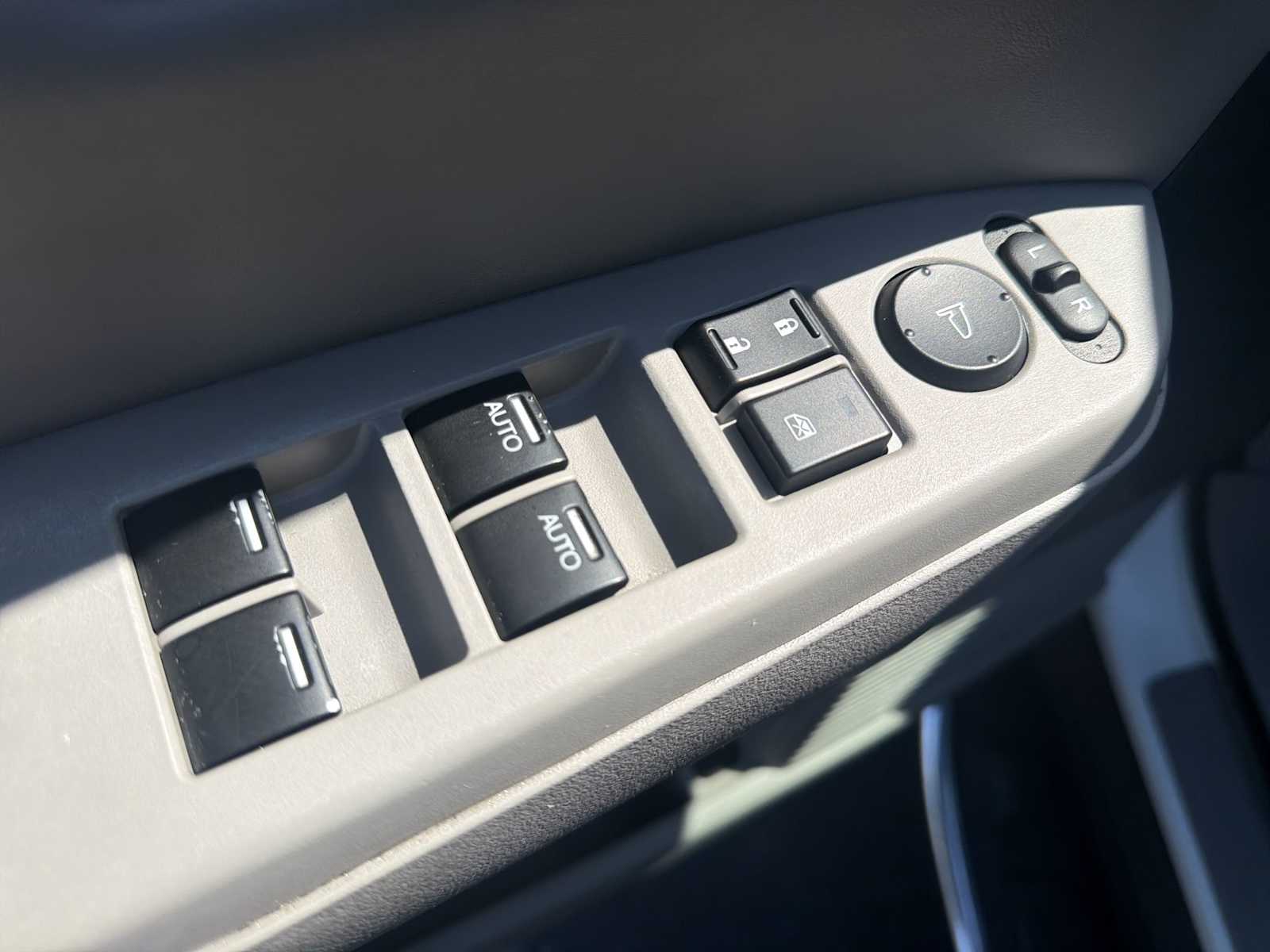 Thumbnail: 2012 Honda Pilot - 15