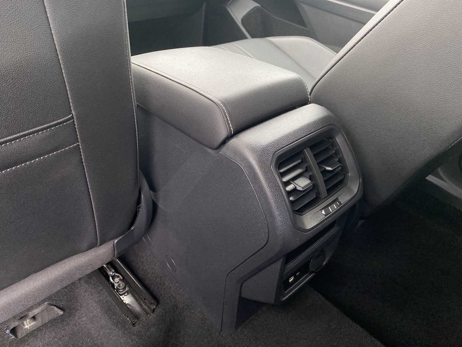 Thumbnail: 2022 Volkswagen Tiguan - 21