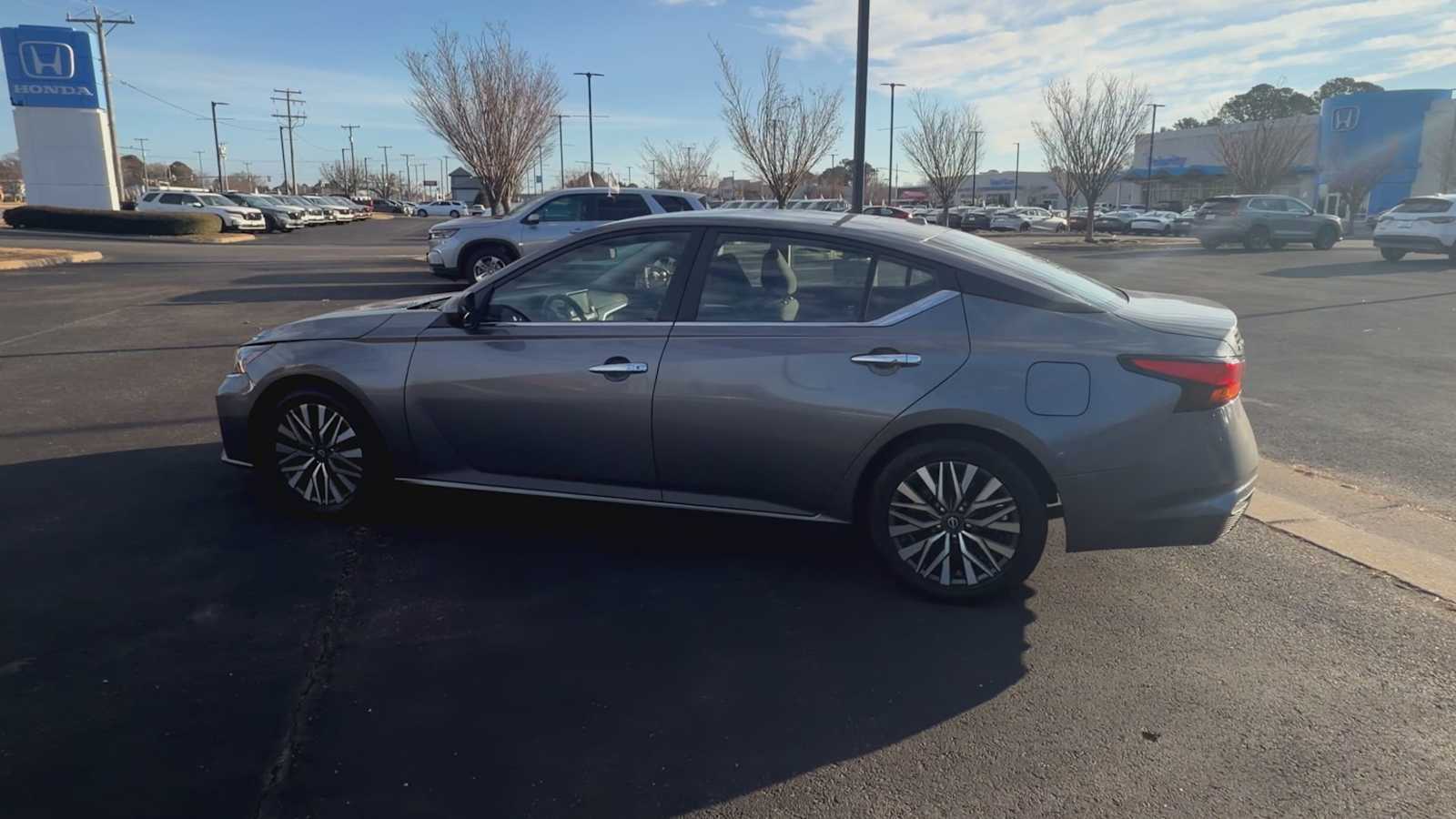 Thumbnail: 2023 Nissan Altima - 6