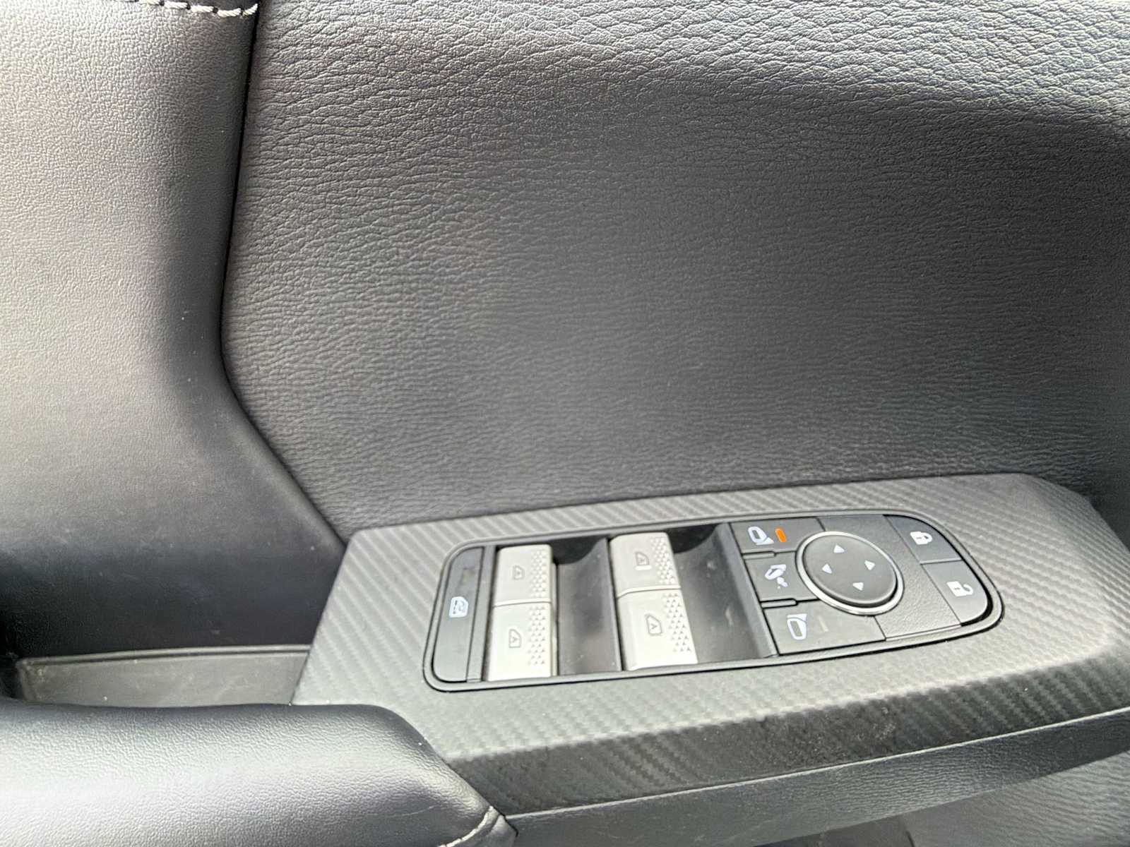 Thumbnail: 2024 Mitsubishi Outlander - 15