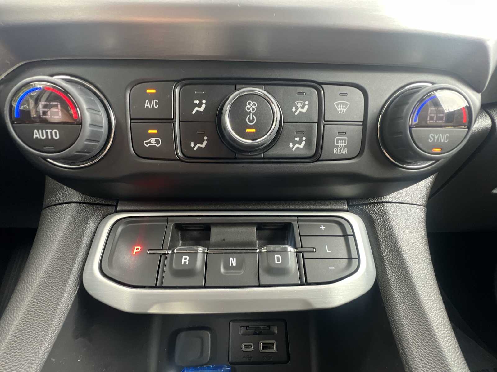 Thumbnail: 2023 GMC Acadia - 16