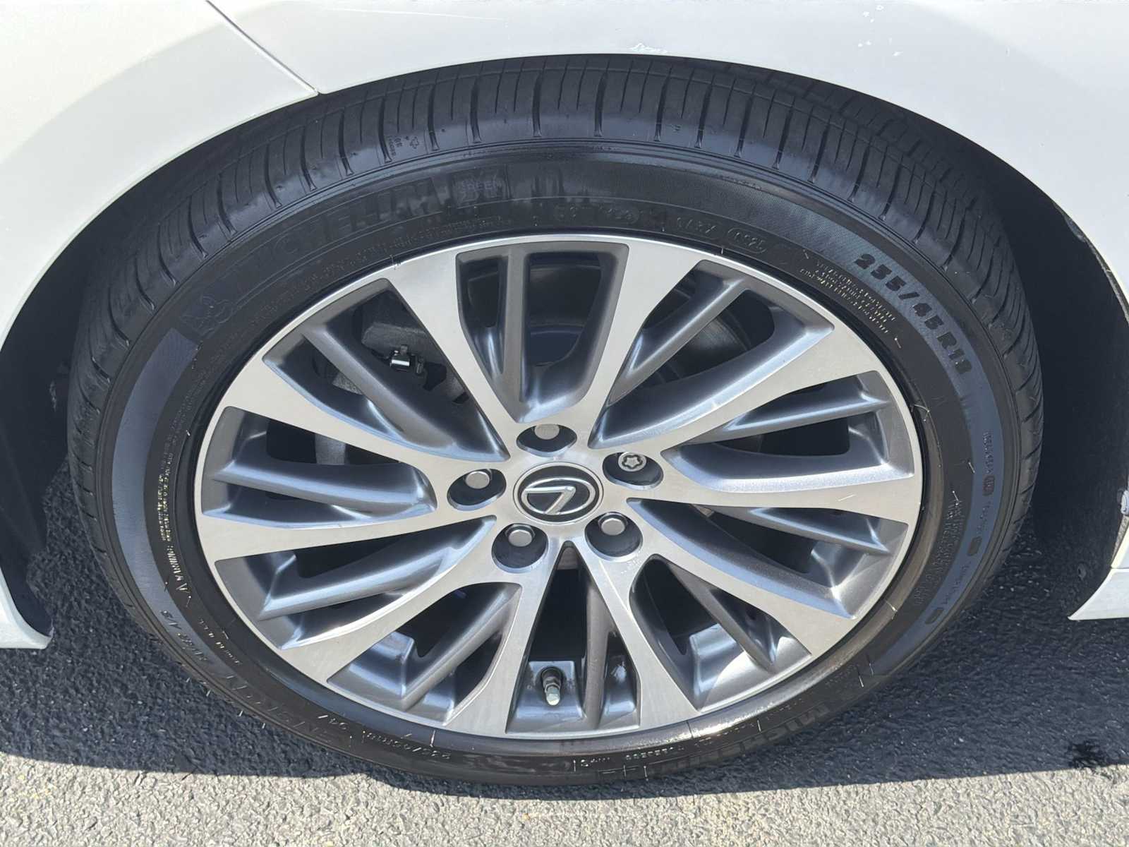 Thumbnail: 2019 Lexus ES - 19