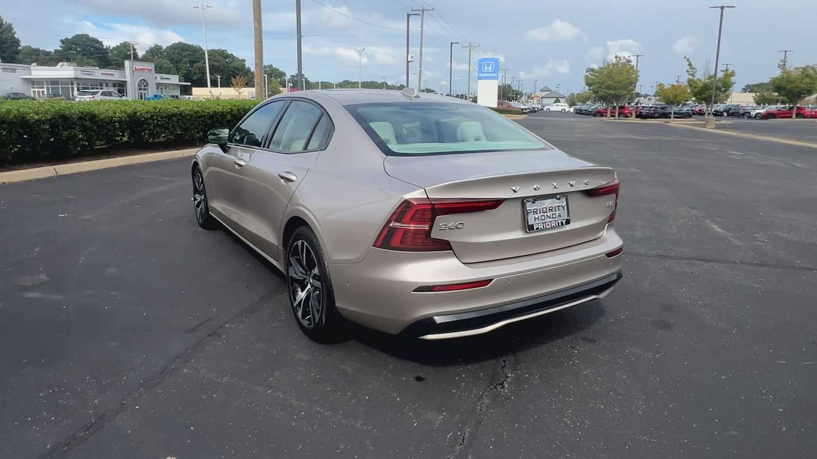 Thumbnail: 2024 Volvo S60 - 7