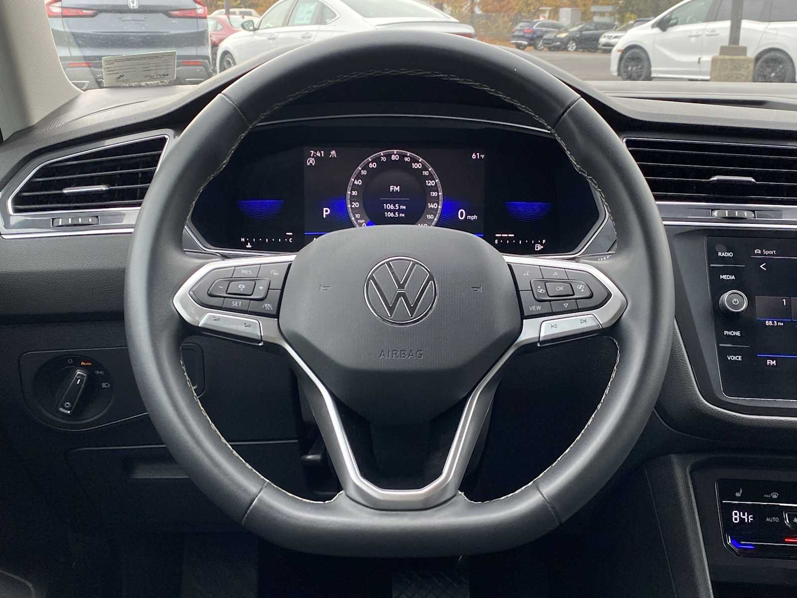 Thumbnail: 2022 Volkswagen Tiguan - 11