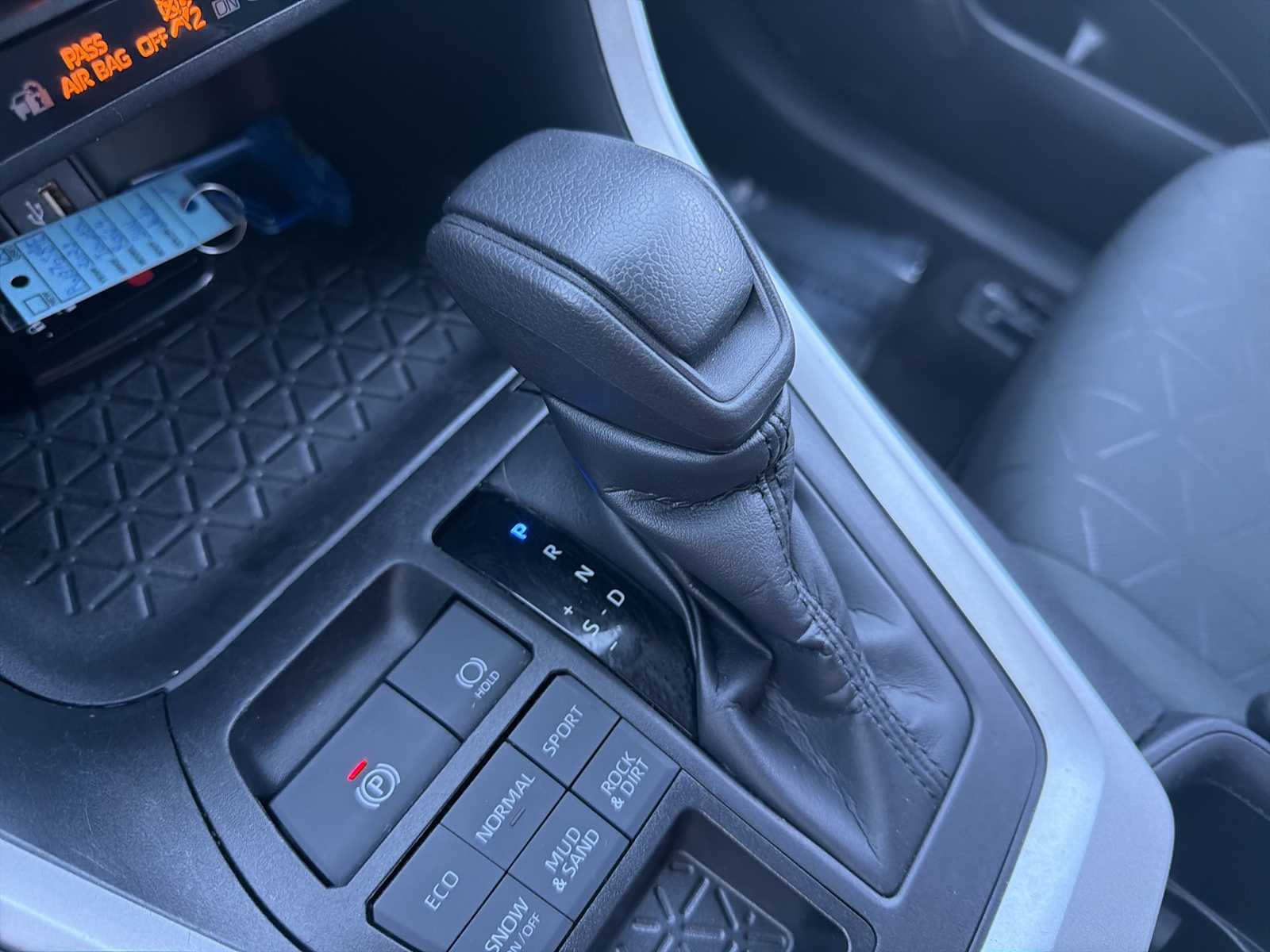 Thumbnail: 2023 Toyota RAV4 - 21