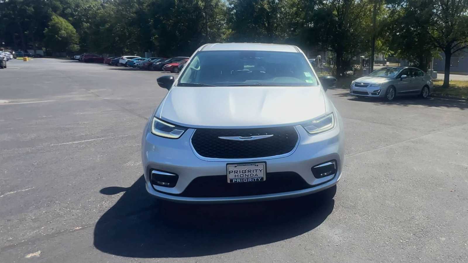 Thumbnail: 2024 Chrysler Pacifica - 3