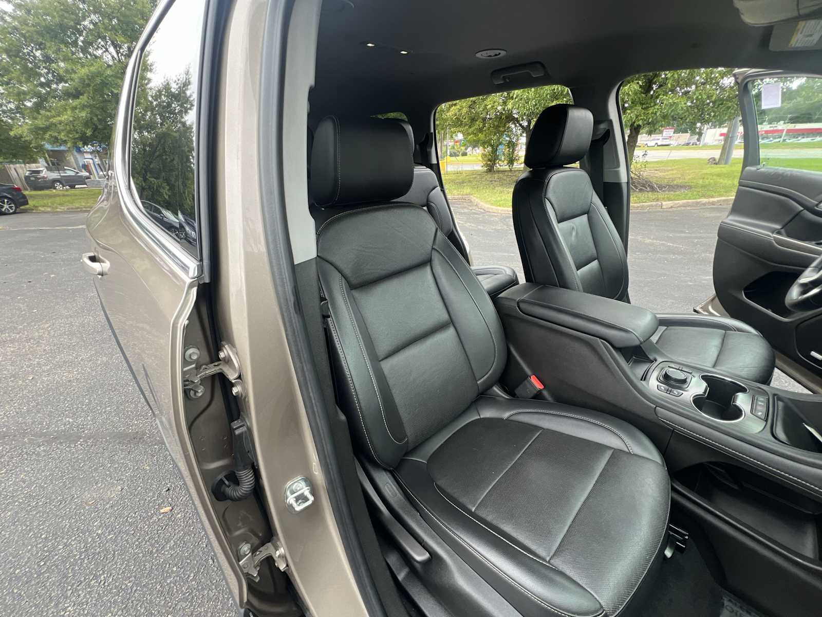 Thumbnail: 2023 GMC Acadia - 27