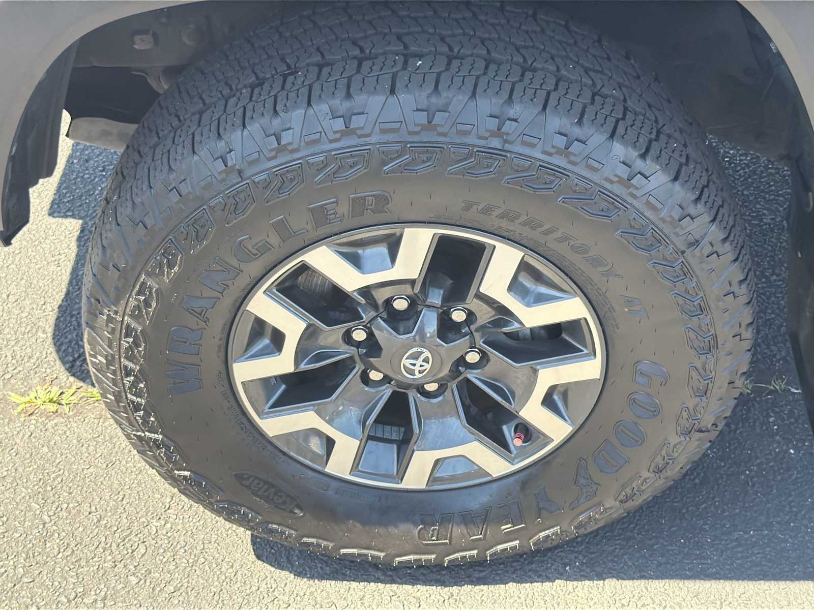 Thumbnail: 2023 Toyota Tacoma - 18