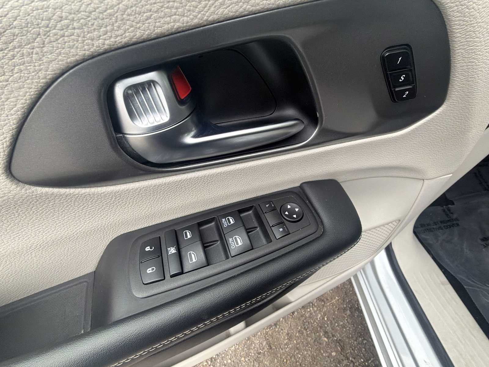 Thumbnail: 2023 Chrysler Pacifica - 15