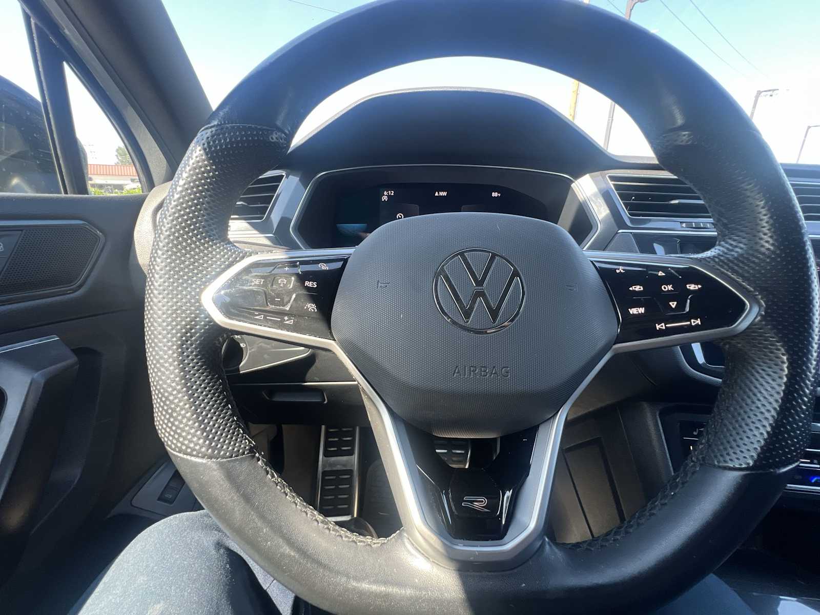 Thumbnail: 2022 Volkswagen Tiguan - 11