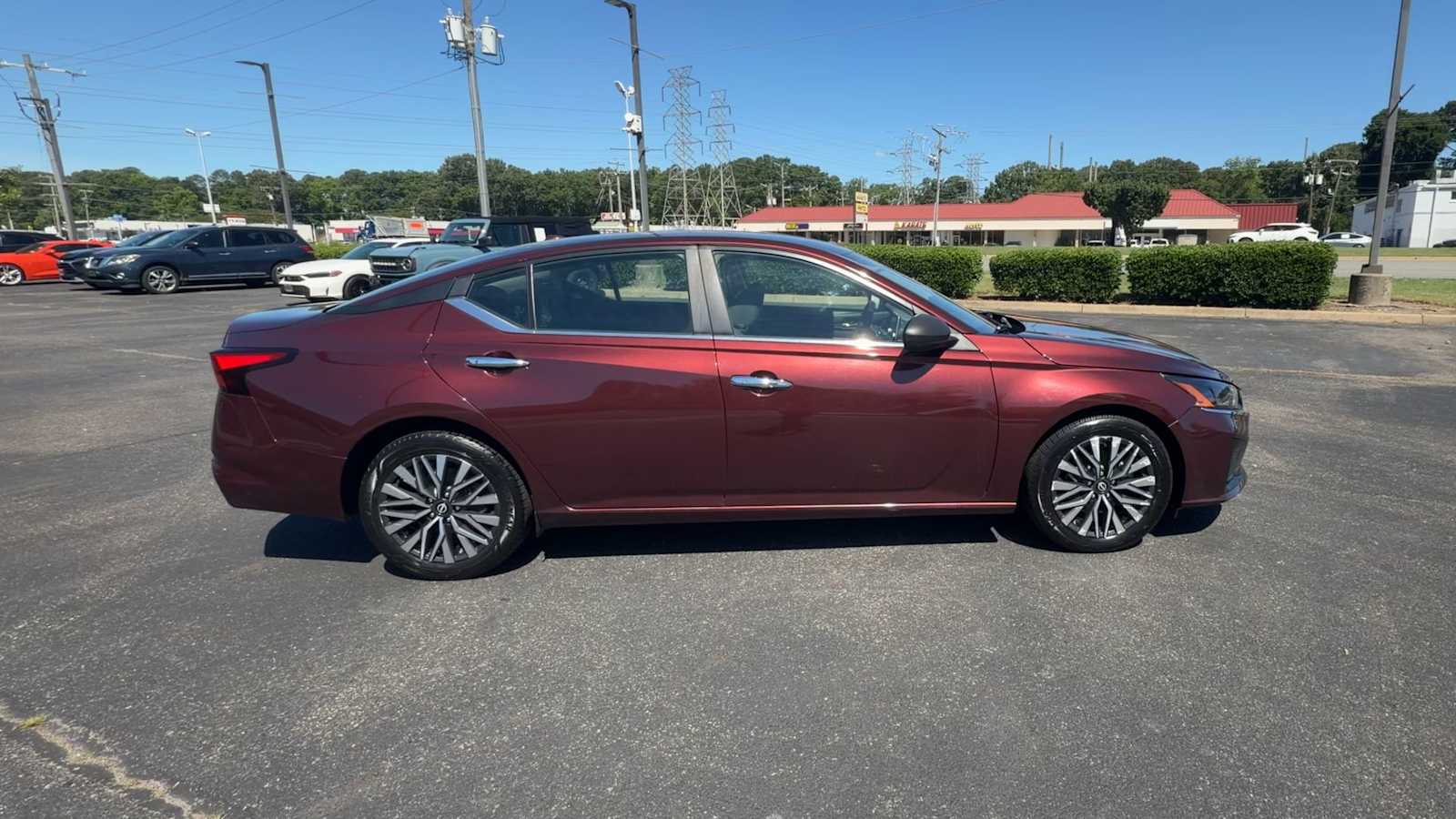 Thumbnail: 2024 Nissan Altima - 9