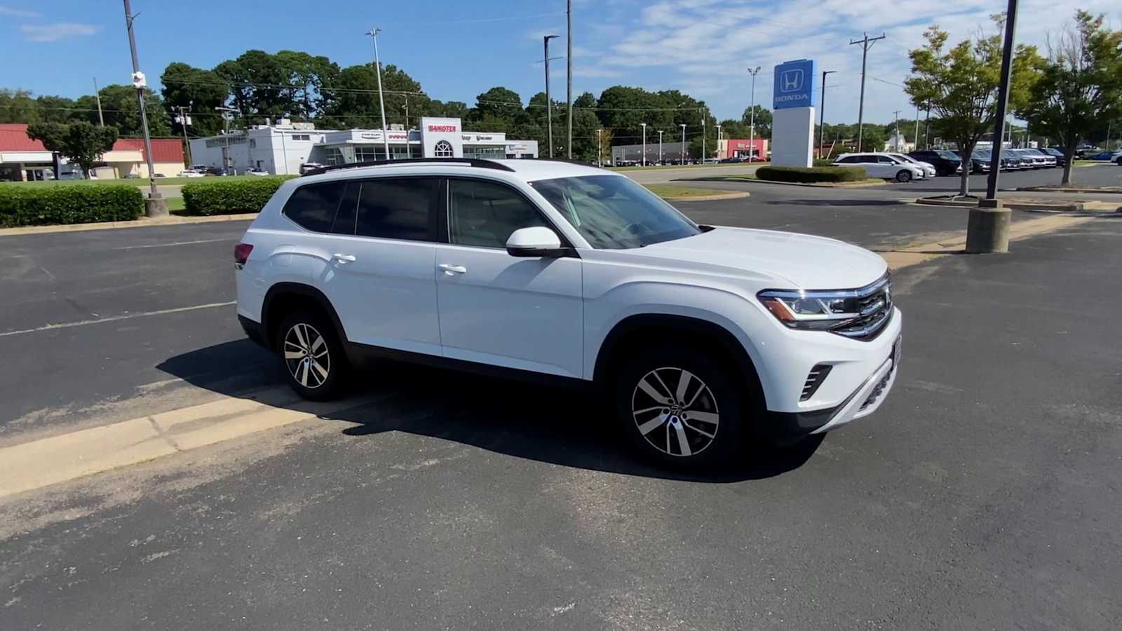 Thumbnail: 2022 Volkswagen Atlas - 2