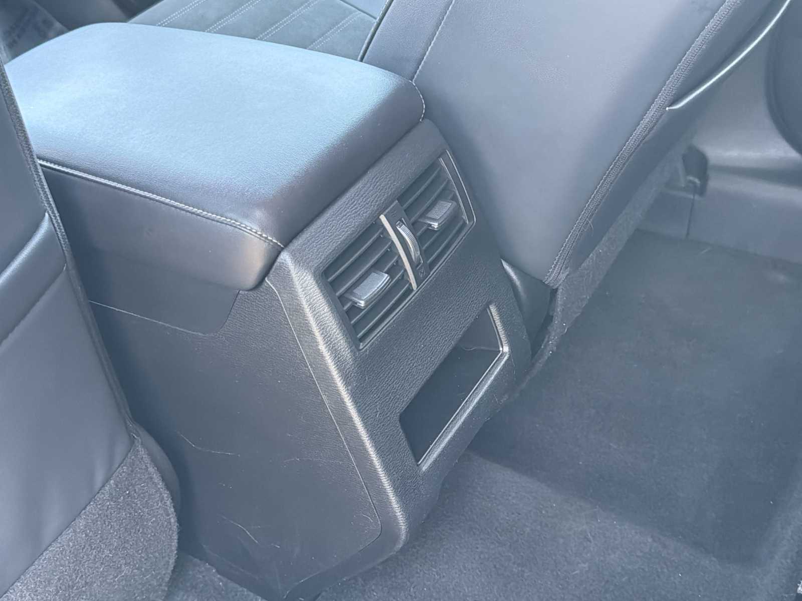 Thumbnail: 2024 Mitsubishi Outlander - 21