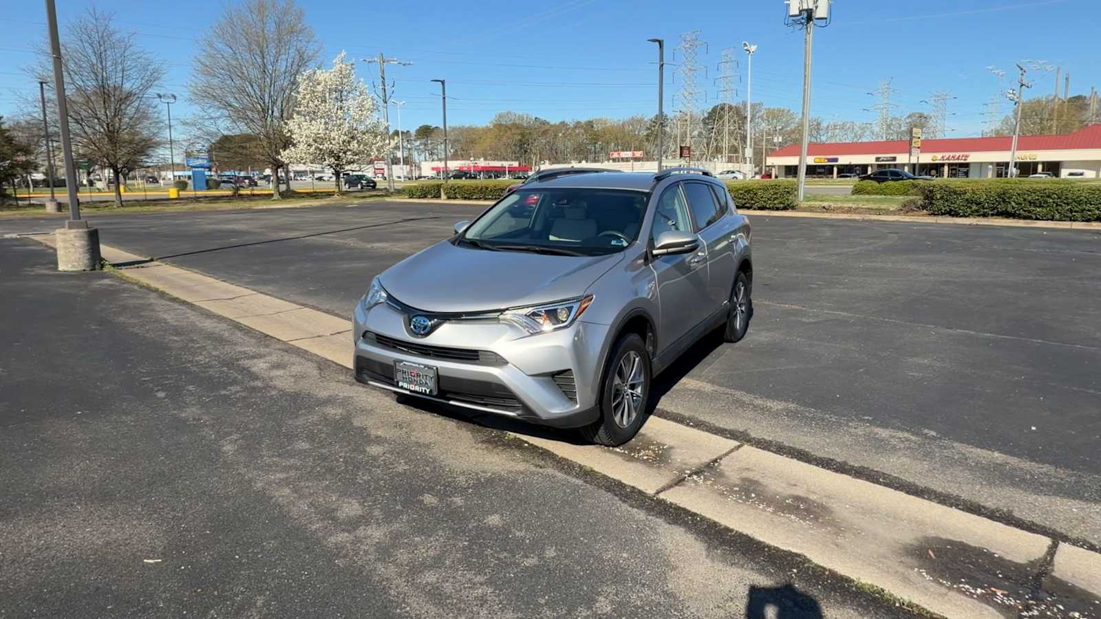 Thumbnail: 2018 Toyota RAV4 - 4