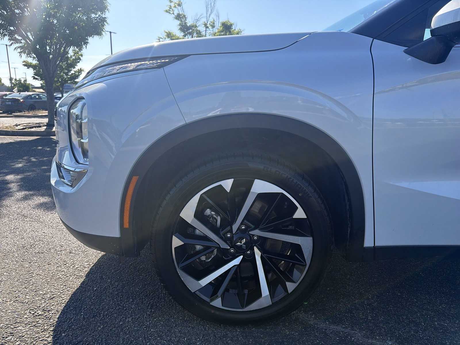 Thumbnail: 2024 Mitsubishi Outlander - 18