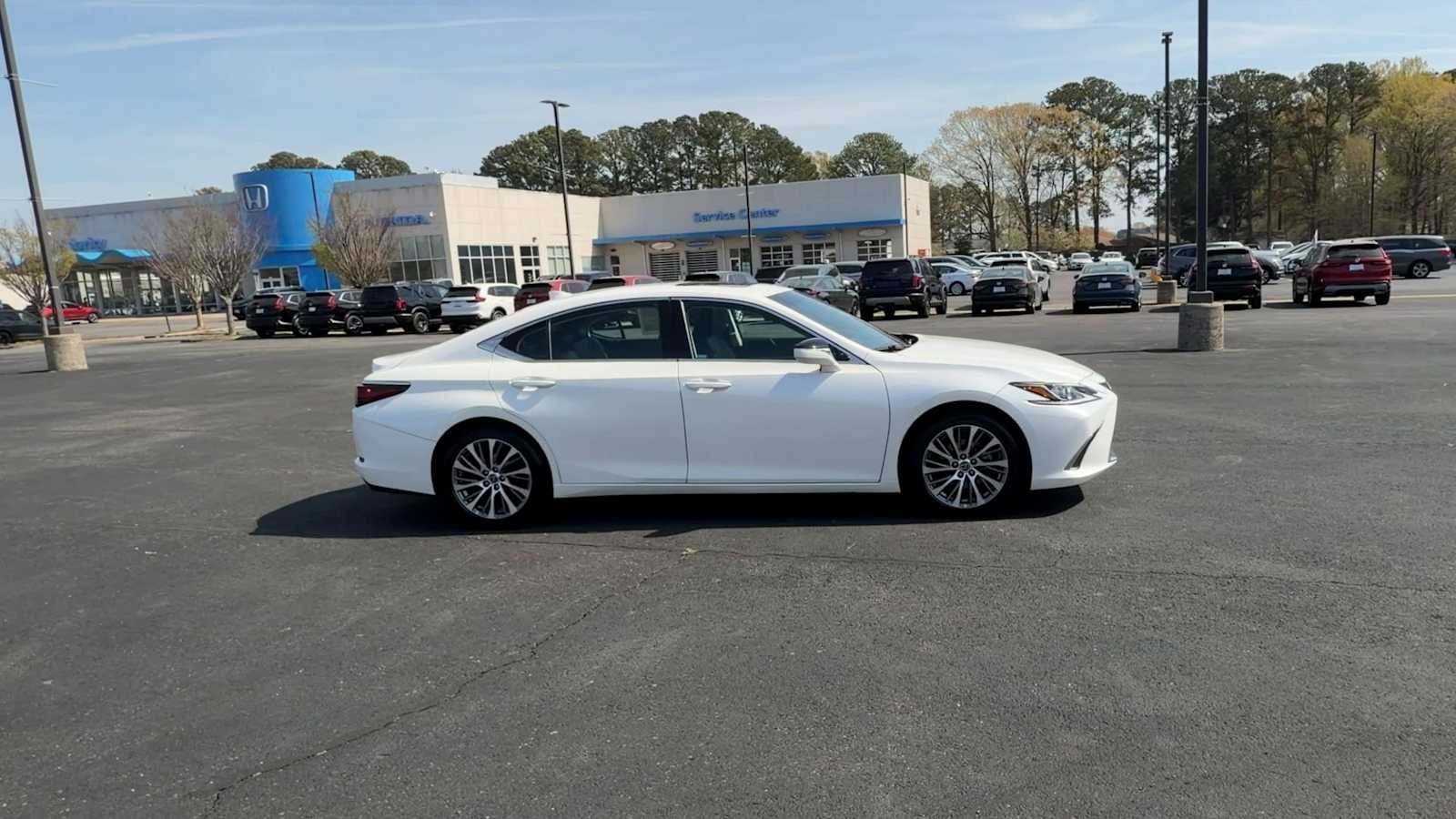 Thumbnail: 2019 Lexus ES - 9