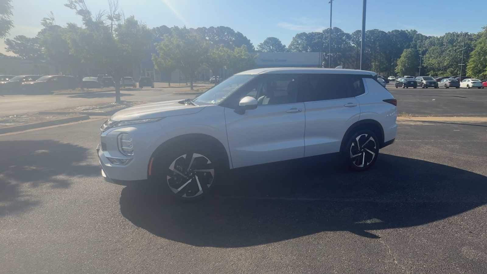 Thumbnail: 2024 Mitsubishi Outlander - 4
