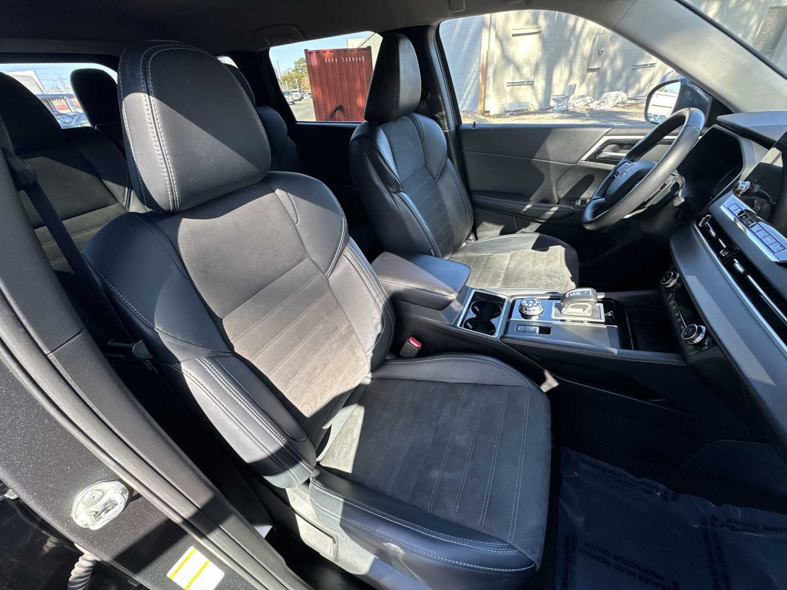 Thumbnail: 2024 Mitsubishi Outlander - 26