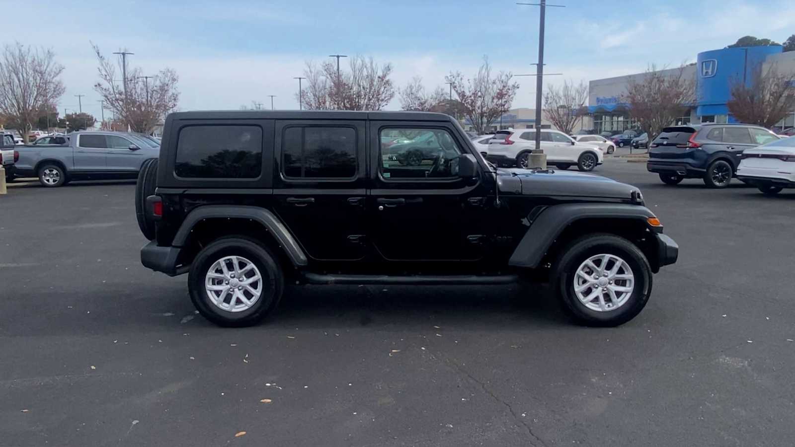 Thumbnail: 2023 Jeep Wrangler - 9