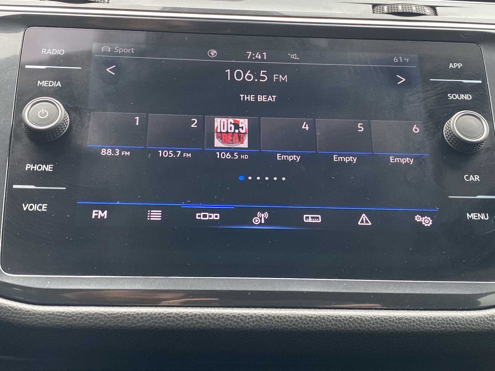 Thumbnail: 2022 Volkswagen Tiguan - 12