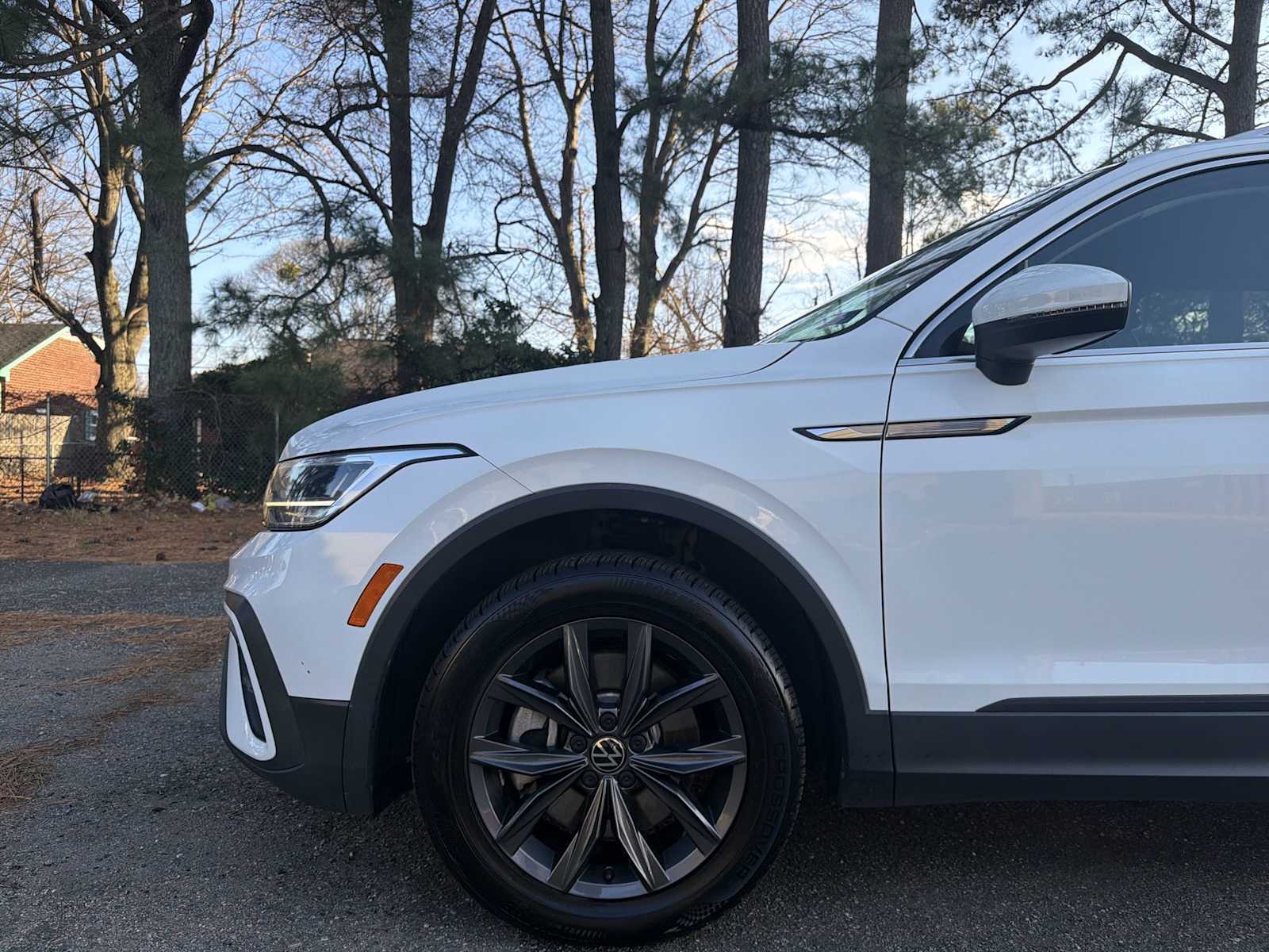 Thumbnail: 2022 Volkswagen Tiguan - 19