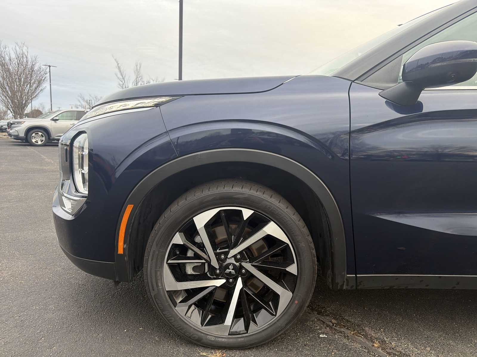 Thumbnail: 2024 Mitsubishi Outlander - 18