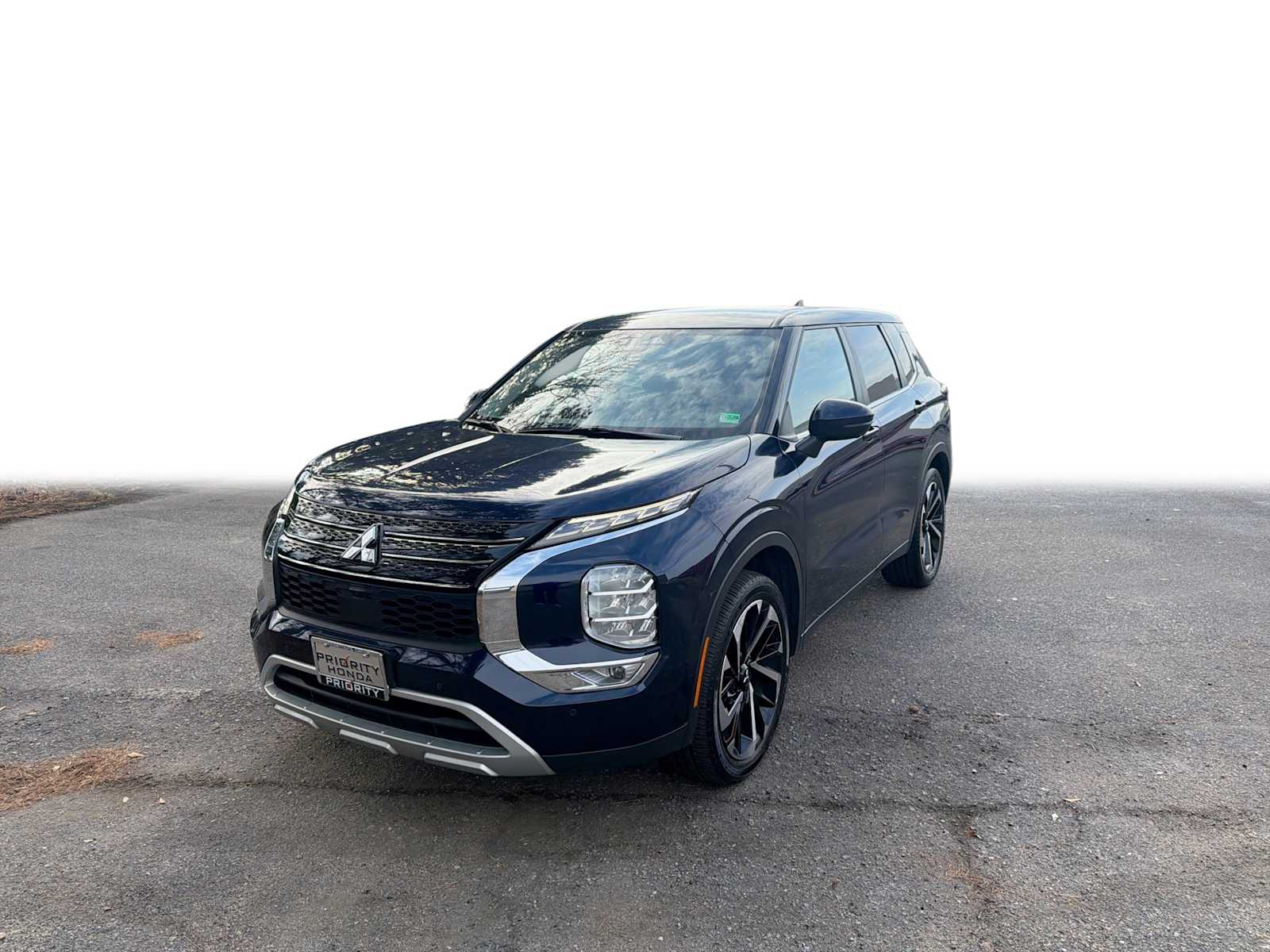 Thumbnail: 2023 Mitsubishi Outlander - 1