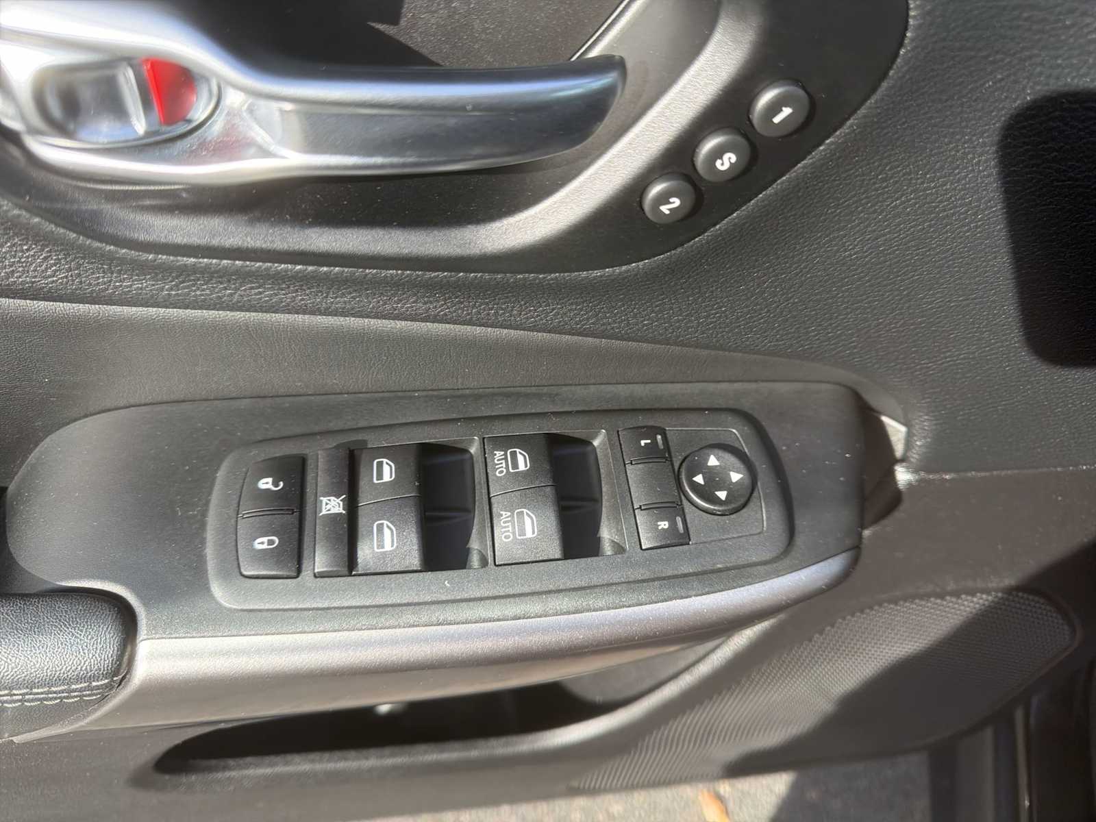 Thumbnail: 2021 Jeep Cherokee - 15