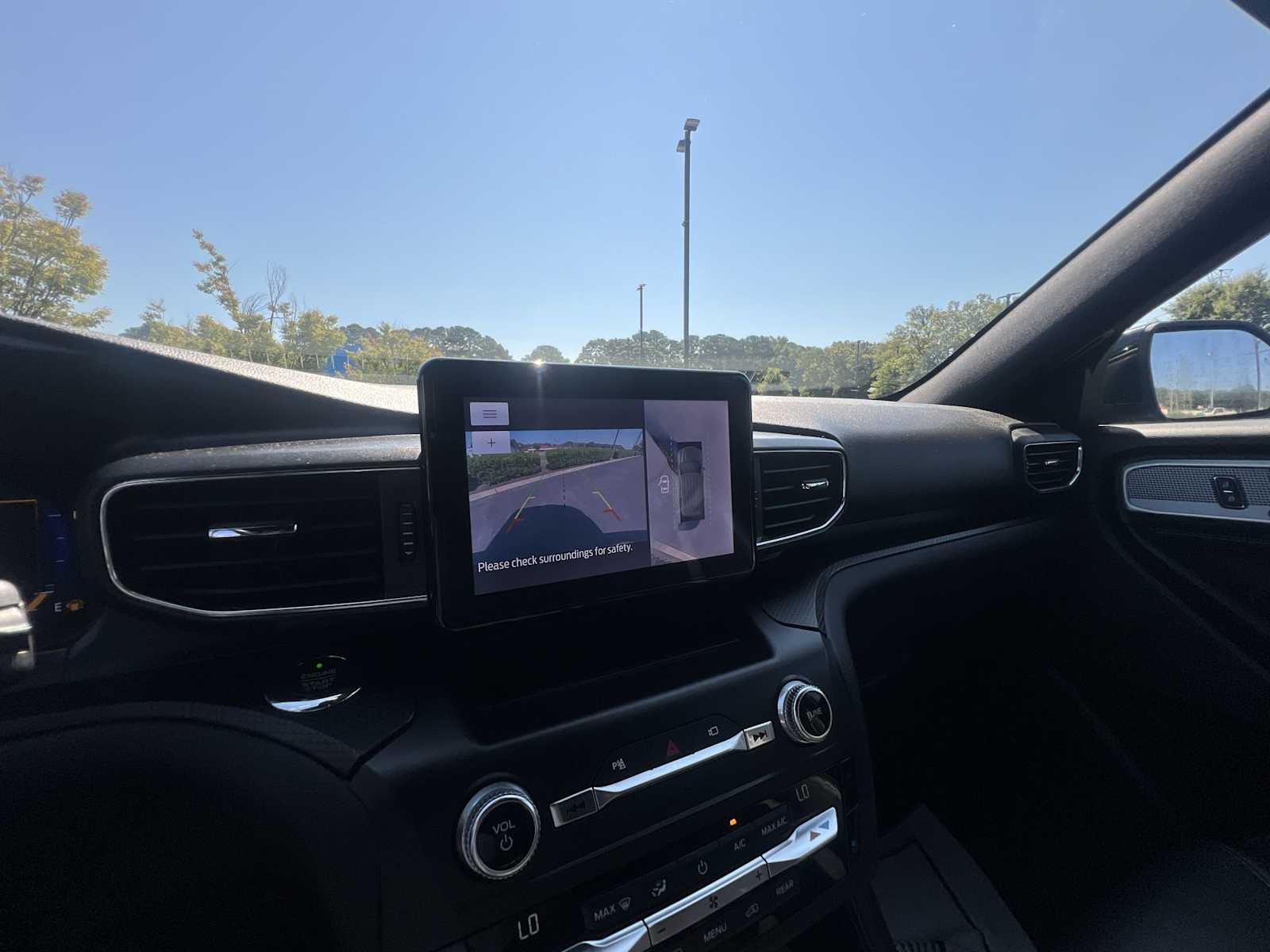 Thumbnail: 2020 Ford Explorer - 24