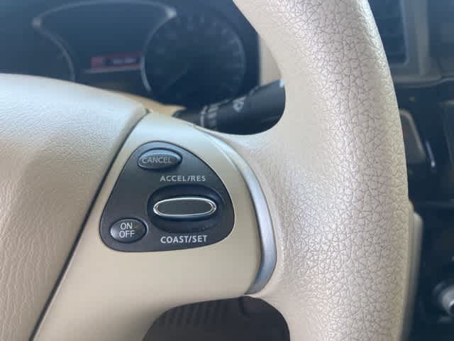 2013 Nissan Pathfinder S 17