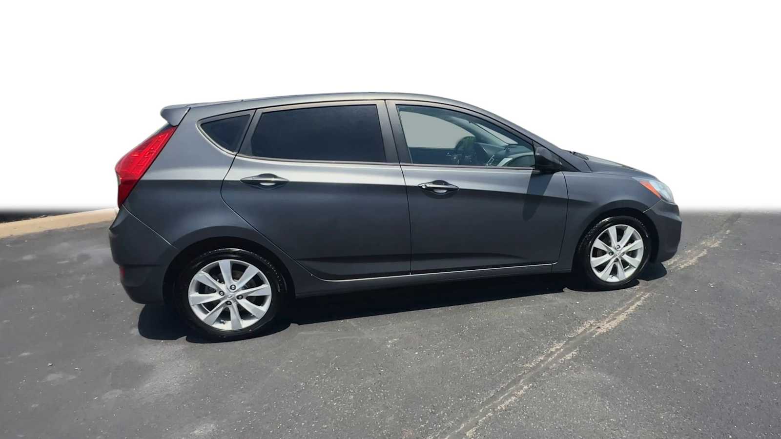 Thumbnail: 2012 Hyundai Accent - 9