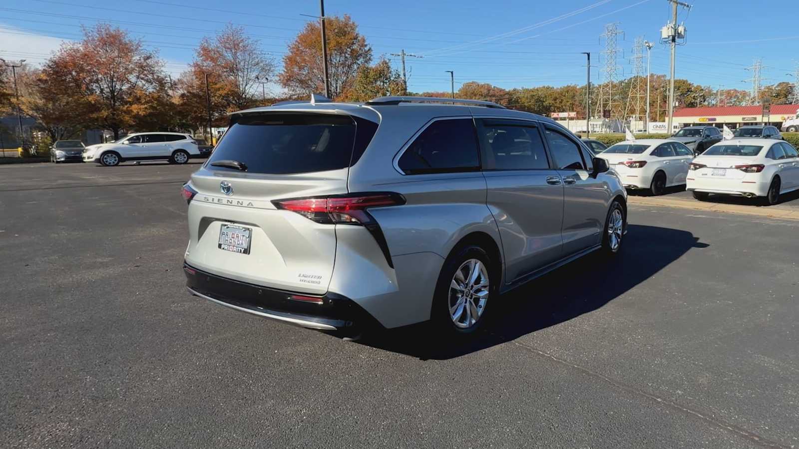 Thumbnail: 2021 Toyota Sienna - 8