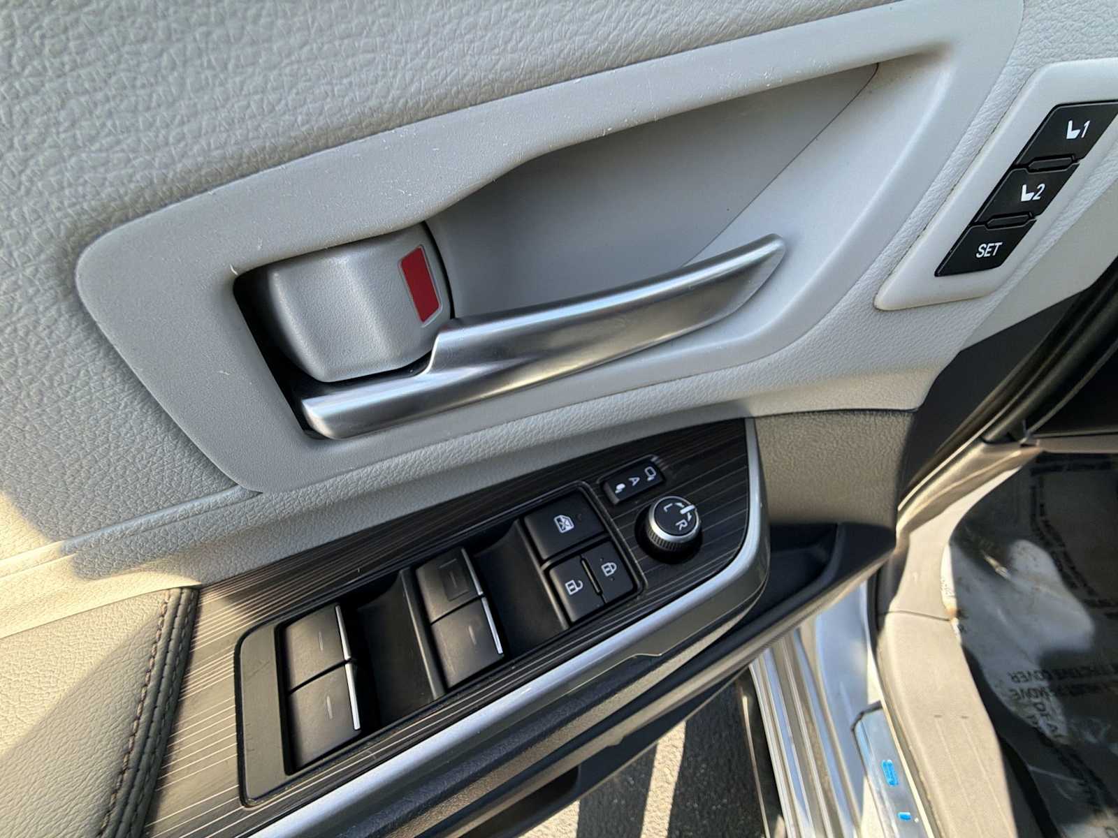 Thumbnail: 2021 Toyota Sienna - 15