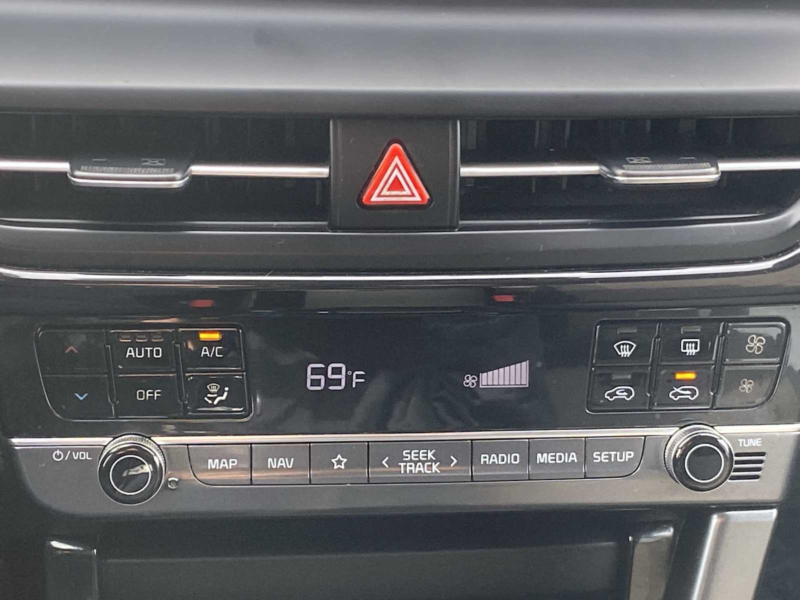 Thumbnail: 2024 Kia Seltos - 16